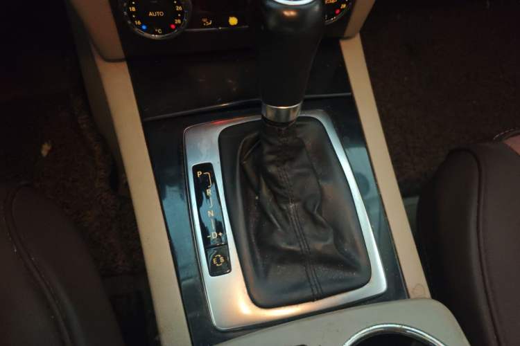 Used Mercedes-Benz GLK-Class 2011 GLK 300 4MATIC Dynamic Model Gear Lever