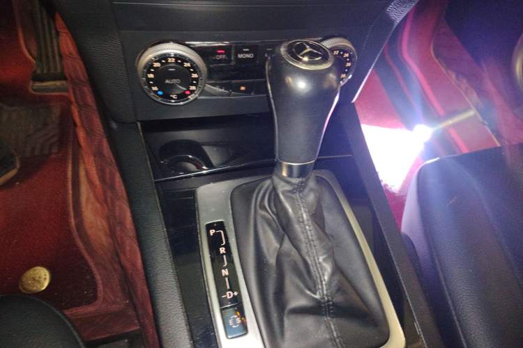 Used Mercedes-Benz GLK-Class 2011 GLK 300 4MATIC Dynamic Model Gear Lever