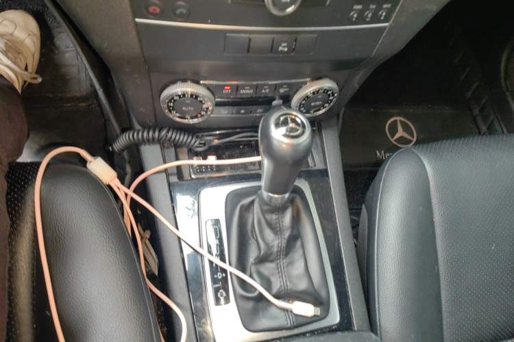 Used Mercedes-Benz GLK-Class 2011 GLK 300 4MATIC Luxury Model Gear Lever