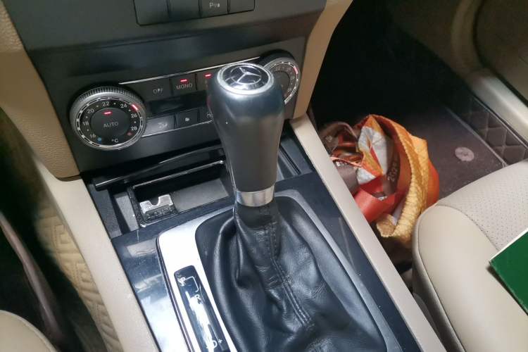 Used Mercedes-Benz GLK-Class 2011 GLK 300 4MATIC Dynamic Model Gear Lever
