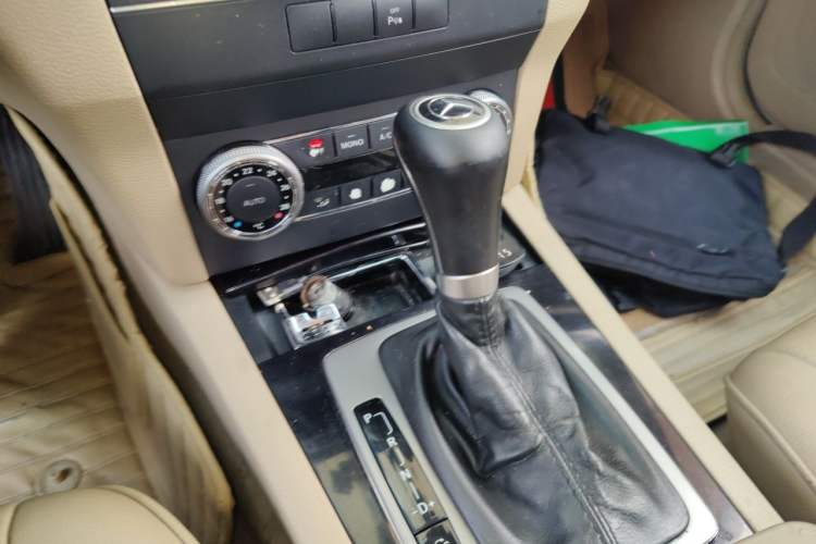 Used Mercedes-Benz GLK-Class 2011 GLK 300 4MATIC Luxury Model Gear Lever