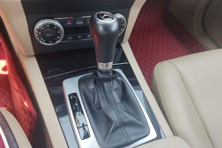 Used Mercedes-Benz GLK-Class 2011 GLK 300 4MATIC Dynamic Model Gear Lever