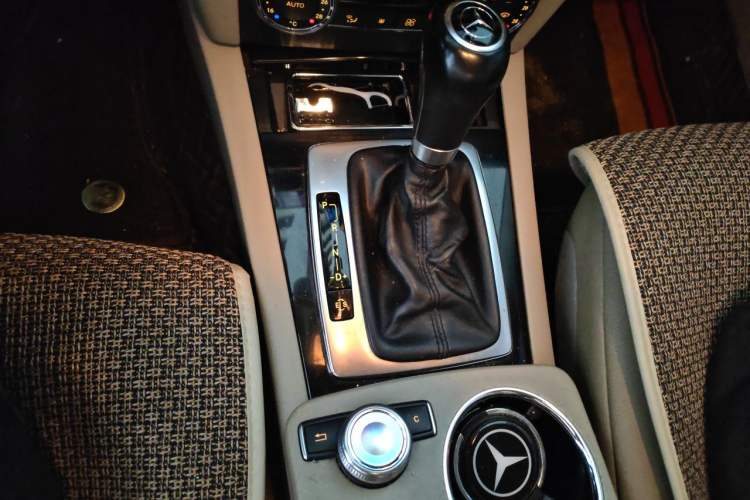 Used Mercedes-Benz GLK-Class 2011 GLK 300 4MATIC Dynamic Model Gear Lever