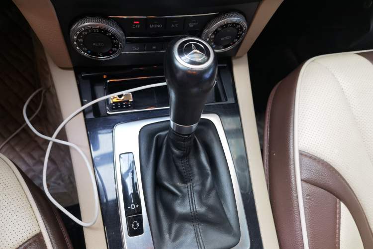 Used Mercedes-Benz GLK-Class 2011 GLK 300 4MATIC Dynamic Model Gear Lever