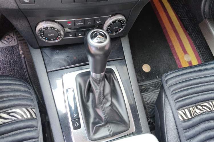 Used Mercedes-Benz GLK-Class 2011 GLK 300 4MATIC Dynamic Model Gear Lever
