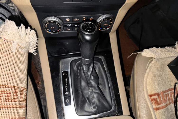 Used Mercedes-Benz GLK-Class 2011 GLK 300 4MATIC Dynamic Model Gear Lever
