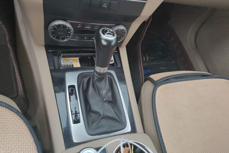 Used Mercedes-Benz GLK-Class 2011 GLK 300 4MATIC Dynamic Model Gear Lever