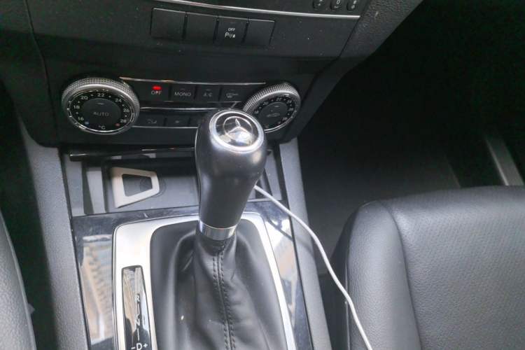 Used Mercedes-Benz GLK-Class 2011 GLK 300 4MATIC Fashion Model Gear Lever