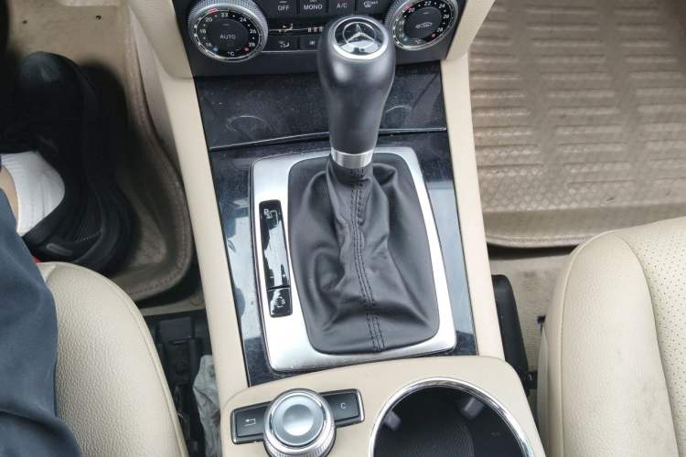 Used Mercedes-Benz GLK-Class 2011 GLK 300 4MATIC Fashion Model Gear Lever