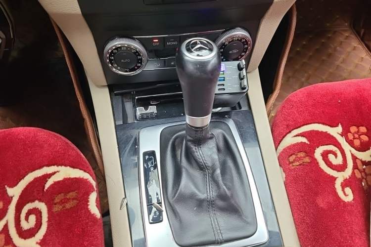Used Mercedes-Benz GLK-Class 2011 GLK 300 4MATIC Dynamic Model Gear Lever