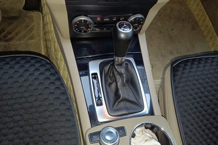 Used Mercedes-Benz GLK-Class 2011 GLK 300 4MATIC Dynamic Model Gear Lever