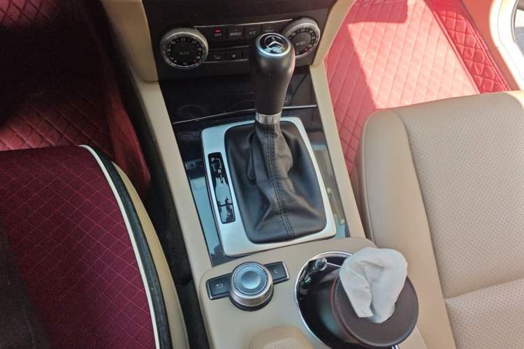 Used Mercedes-Benz GLK-Class 2011 GLK 300 4MATIC Dynamic Model Gear Lever