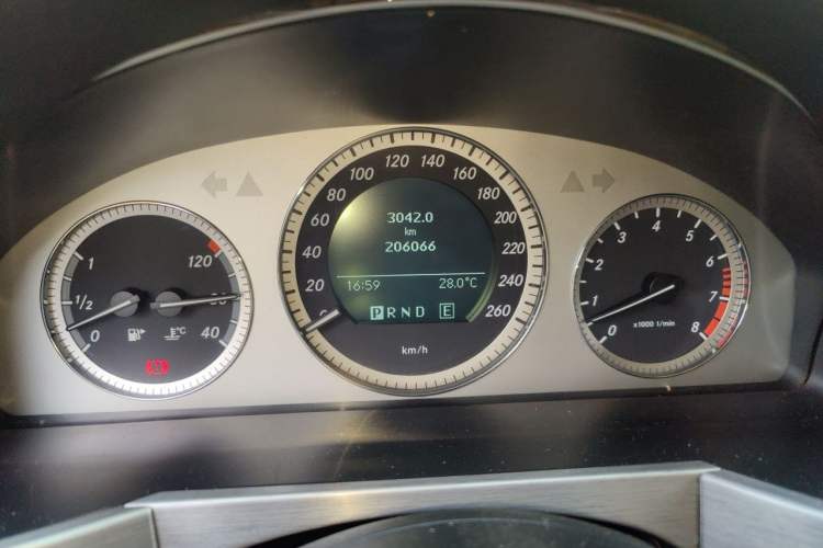 Used Mercedes-Benz GLK-Class 2011 GLK 300 4MATIC Luxury Model Instrument Cluster