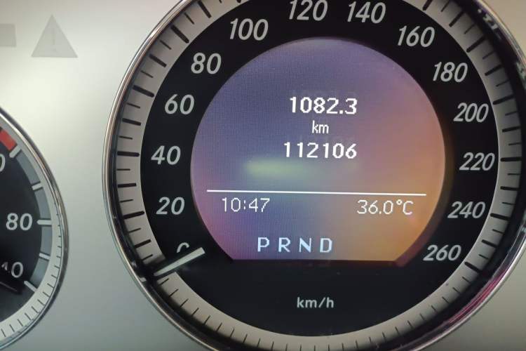 Used Mercedes-Benz GLK-Class 2011 GLK 300 4MATIC Fashion Model Odometer Close Up