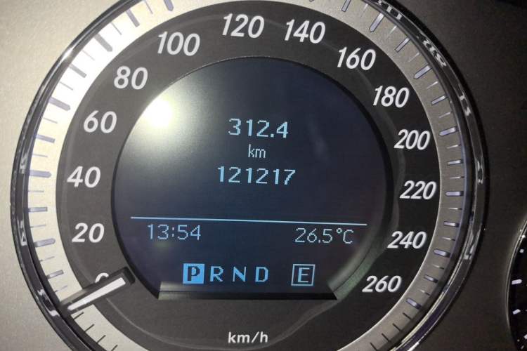 Used Mercedes-Benz GLK-Class 2011 GLK 300 4MATIC Fashion Model Odometer Close Up