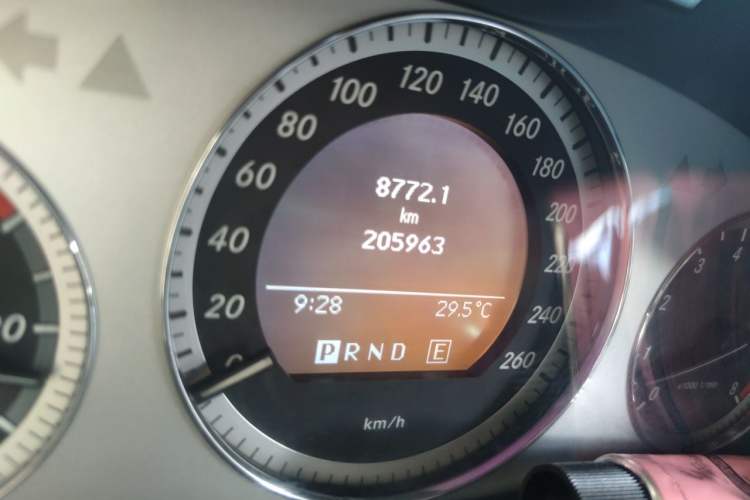 Used Mercedes-Benz GLK-Class 2011 GLK 300 4MATIC Dynamic Model Odometer Close Up