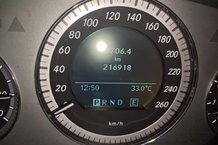 Used Mercedes-Benz GLK-Class 2011 GLK 300 4MATIC Dynamic Model Odometer Close Up