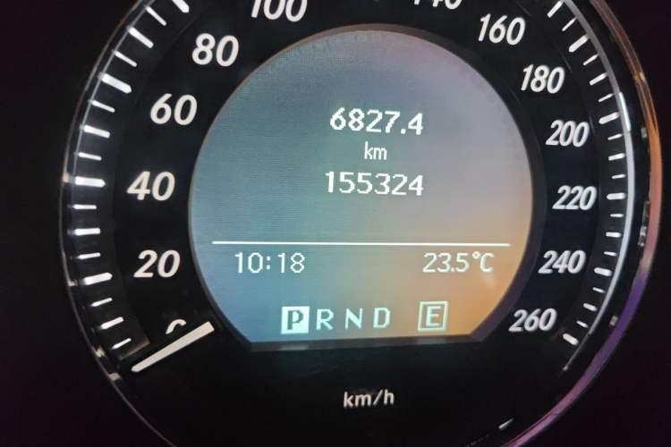Used Mercedes-Benz GLK-Class 2011 GLK 300 4MATIC Luxury Model Odometer Close Up