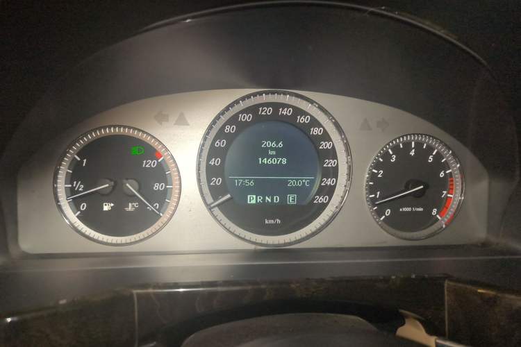 Used Mercedes-Benz GLK-Class 2011 GLK 300 4MATIC Fashion Model Odometer Close Up