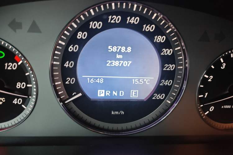 Used Mercedes-Benz GLK-Class 2011 GLK 300 4MATIC Fashion Model Odometer Close Up