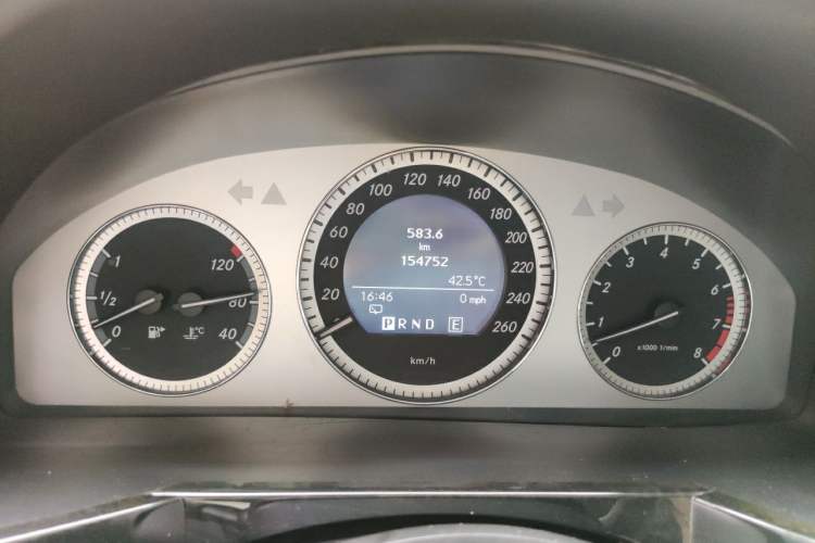 Used Mercedes-Benz GLK-Class 2011 GLK 300 4MATIC Fashion Model Odometer Close Up