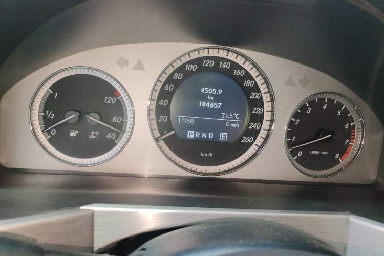 Used Mercedes-Benz GLK-Class 2011 GLK 300 4MATIC Dynamic Model Odometer Close Up