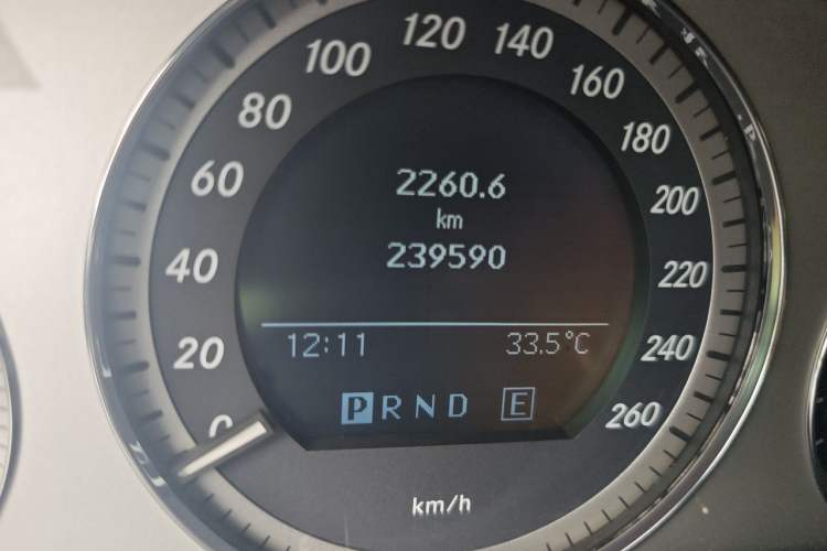 Used Mercedes-Benz GLK-Class 2011 GLK 300 4MATIC Dynamic Model Odometer Close Up