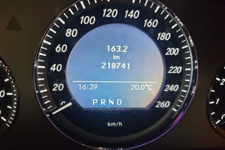 Used Mercedes-Benz GLK-Class 2011 GLK 300 4MATIC Dynamic Model Odometer Close Up