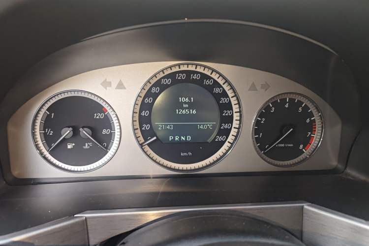 Used Mercedes-Benz GLK-Class 2011 GLK 300 4MATIC Dynamic Model Odometer Close Up