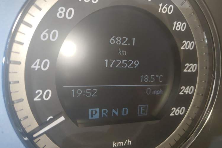 Used Mercedes-Benz GLK-Class 2011 GLK 300 4MATIC Fashion Model Odometer Close Up