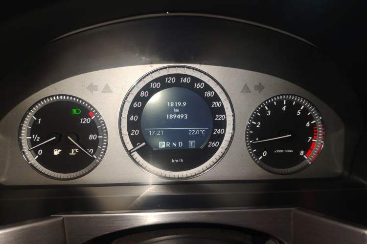 Used Mercedes-Benz GLK-Class 2011 GLK 350 4MATIC Odometer Close Up