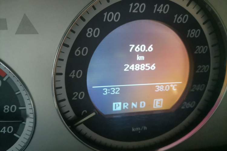 Used Mercedes-Benz GLK-Class 2011 GLK 300 4MATIC Dynamic Model Odometer Close Up