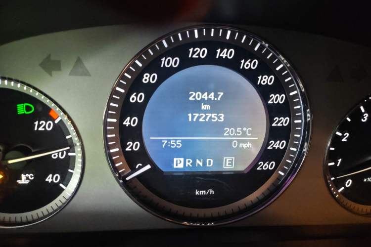Used Mercedes-Benz GLK-Class 2011 GLK 300 4MATIC Dynamic Model Odometer Close Up