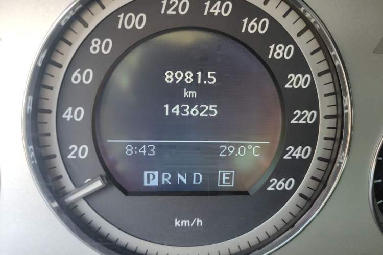 Used Mercedes-Benz GLK-Class 2011 GLK 300 4MATIC Dynamic Model Odometer Close Up