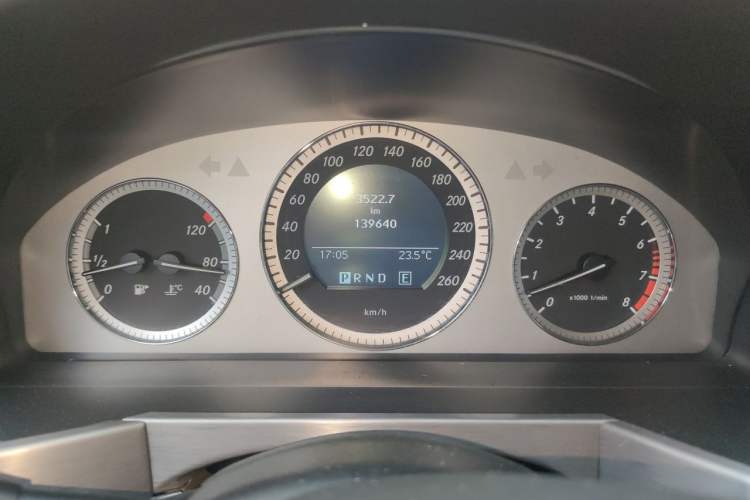 Used Mercedes-Benz GLK-Class 2011 GLK 300 4MATIC Dynamic Model Odometer Close Up