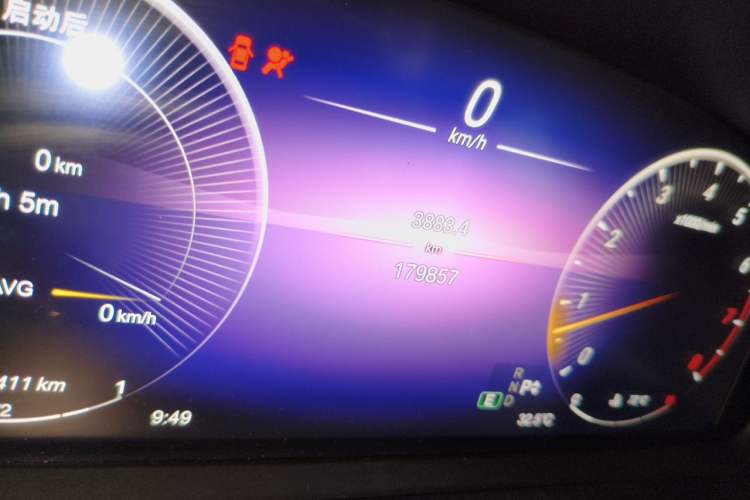 Used Mercedes-Benz GLK-Class 2011 GLK 300 4MATIC Luxury Model Odometer Close Up