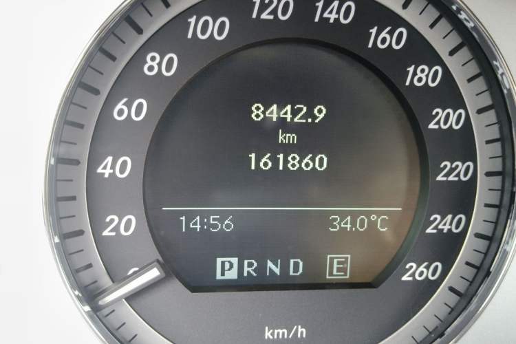 Used Mercedes-Benz GLK-Class 2011 GLK 300 4MATIC Fashion Model Odometer Close Up