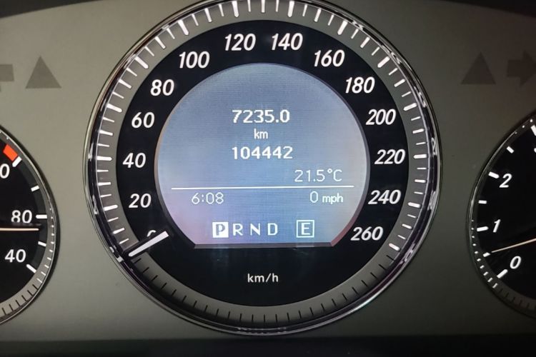 Used Mercedes-Benz GLK-Class 2011 GLK 300 4MATIC Dynamic Model Odometer Close Up