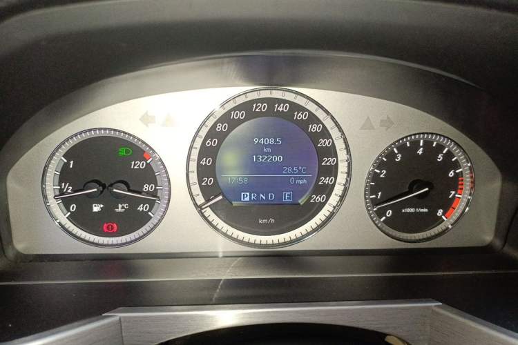 Used Mercedes-Benz GLK-Class 2011 GLK 300 4MATIC Dynamic Model Odometer Close Up