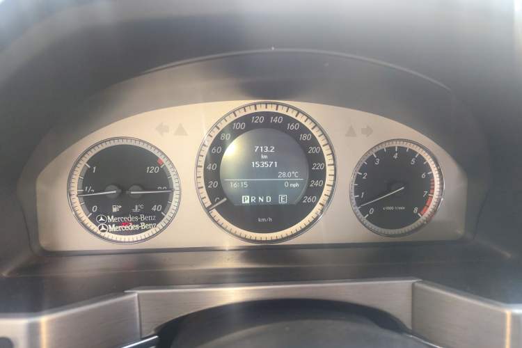 Used Mercedes-Benz GLK-Class 2011 GLK 350 4MATIC Odometer Close Up