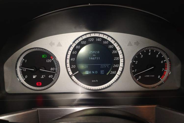Used Mercedes-Benz GLK-Class 2011 GLK 300 4MATIC Fashion Model Odometer Close Up