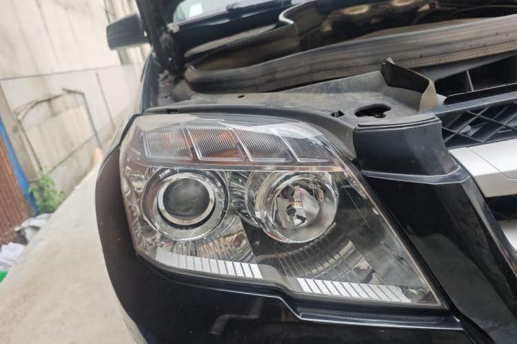 Used Mercedes-Benz GLK-Class 2011 GLK 300 4MATIC Luxury Model Right Front Headlight