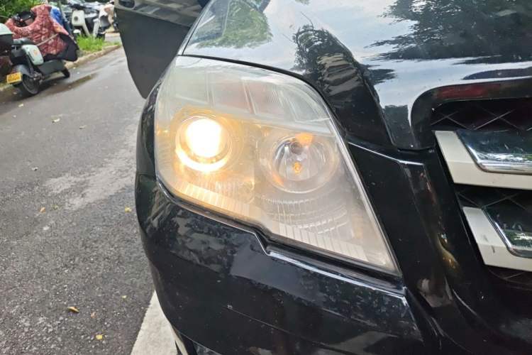 Used Mercedes-Benz GLK-Class 2011 GLK 300 4MATIC Dynamic Model Right Front Headlight