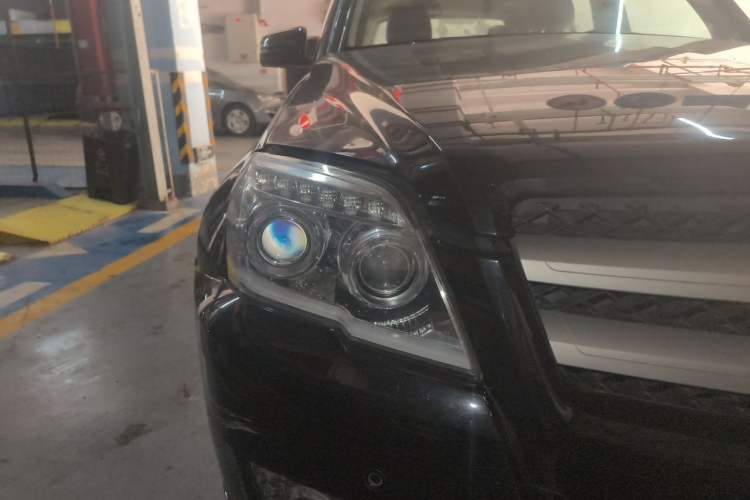Used Mercedes-Benz GLK-Class 2011 GLK 300 4MATIC Fashion Model Right Front Headlight