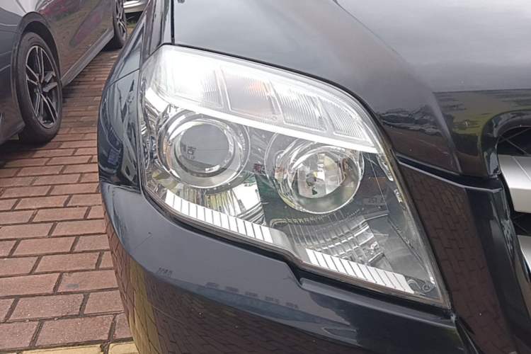 Used Mercedes-Benz GLK-Class 2011 GLK 300 4MATIC Fashion Model Right Front Headlight