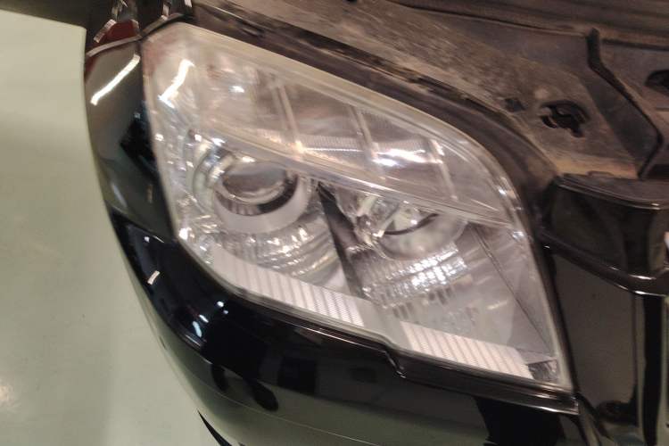 Used Mercedes-Benz GLK-Class 2011 GLK 300 4MATIC Dynamic Model Right Front Headlight