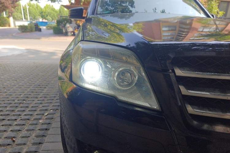 Used Mercedes-Benz GLK-Class 2011 GLK 300 4MATIC Fashion Model Right Front Headlight