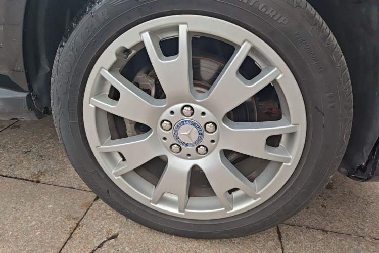 Used Mercedes-Benz GLK-Class 2011 GLK 300 4MATIC Fashion Model Right Front Wheel Hub