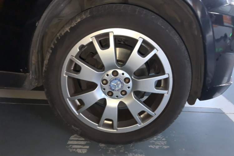 Used Mercedes-Benz GLK-Class 2011 GLK 300 4MATIC Fashion Model Right Front Wheel Hub