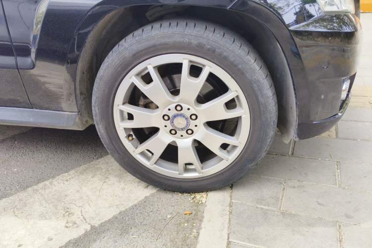 Used Mercedes-Benz GLK-Class 2011 GLK 300 4MATIC Luxury Model Right Front Wheel Hub